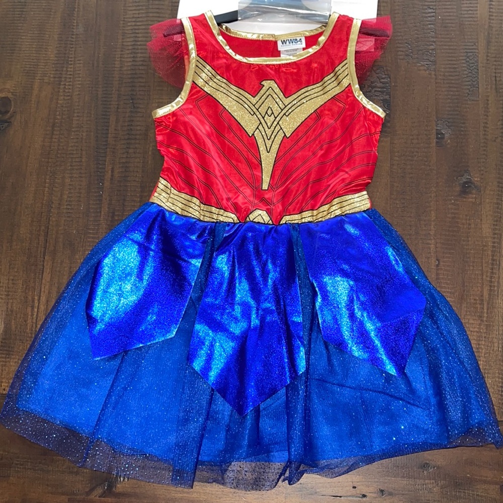 WW84 child costume, New in package, size small